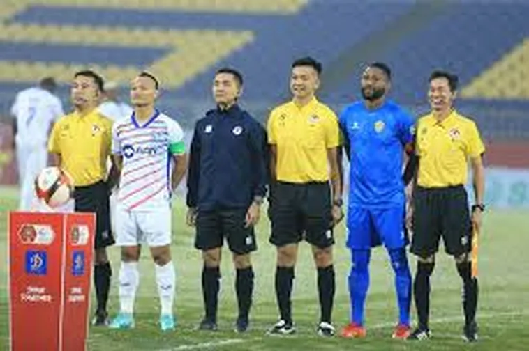 Trợ Lý Trọng Tài Bóng Đá Và Vai Trò Quan Trọng Trên Sân Cỏ